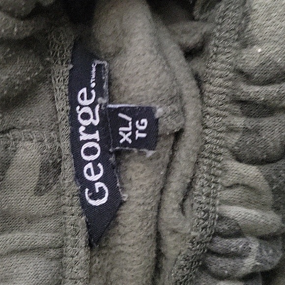 Goerge camo suit sweater and pants XL pants and large sweater matching set - Picture 5 of 11